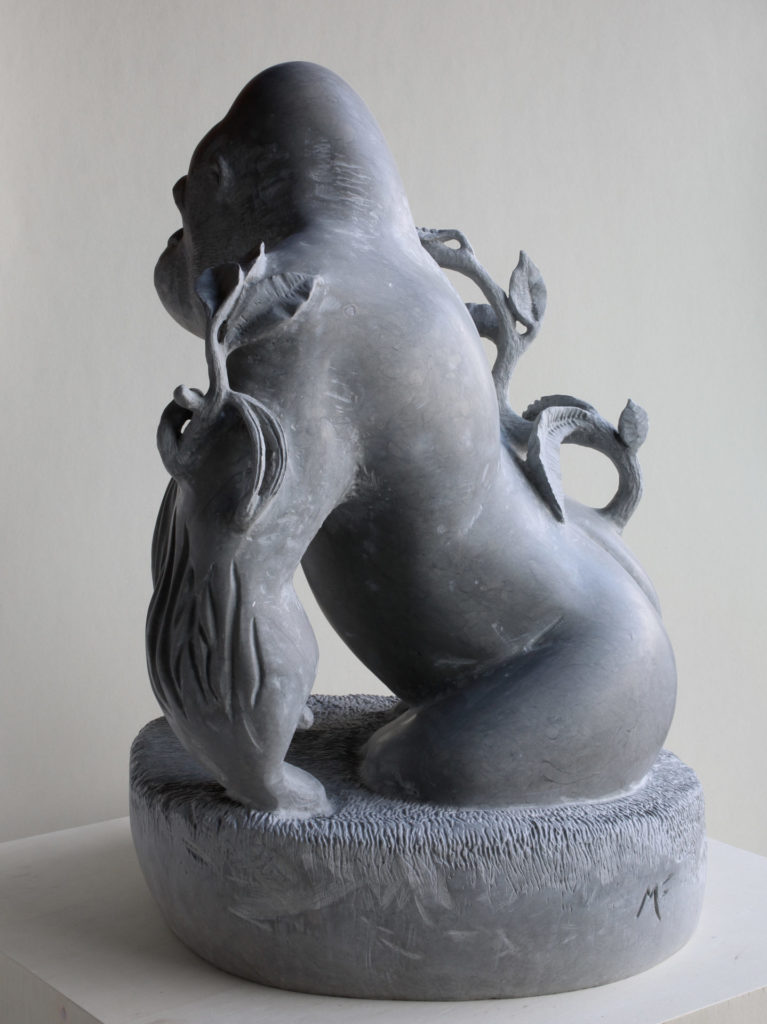 Sculpture d'un gorille en marbre