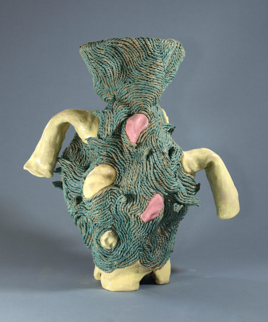 Vase avec médaillons et cordage